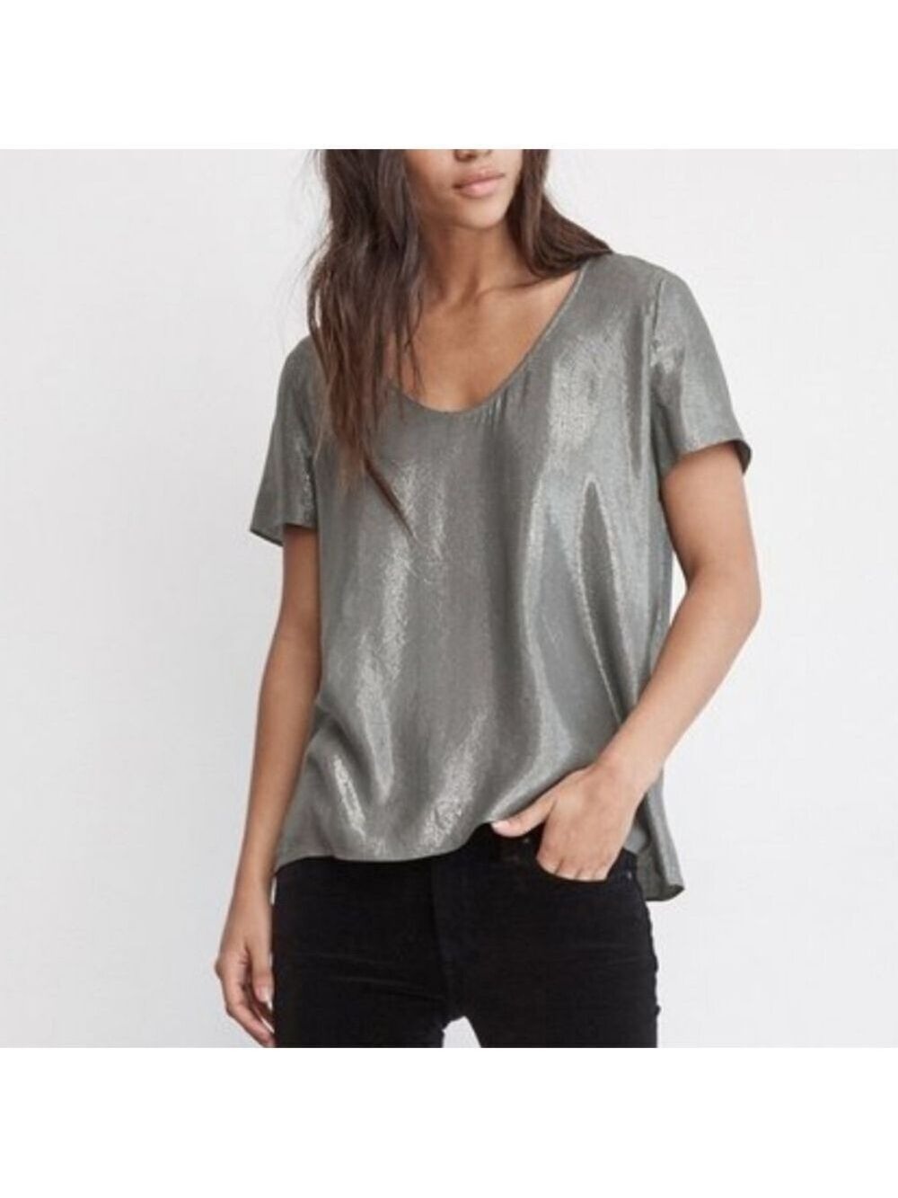 Velvet by Graham & Spencer Agatha SCOOP NECK LAMÉ